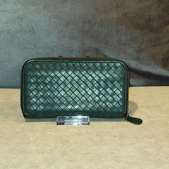 EUC Bottega Veneta Green Intrecciato Leather Zip Around Wallet - Picture 1 of 13